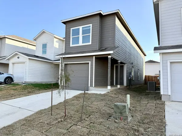 6824 Marble Ridge, Elmendorf, TX 78112