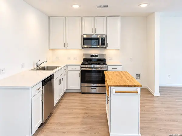 6743 Chert Chase, Elmendorf, TX 78112