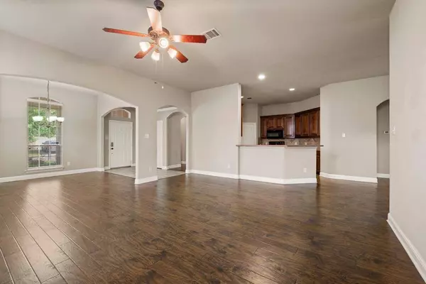 8234 Winter Falls Trail, Fort Worth, TX 76053