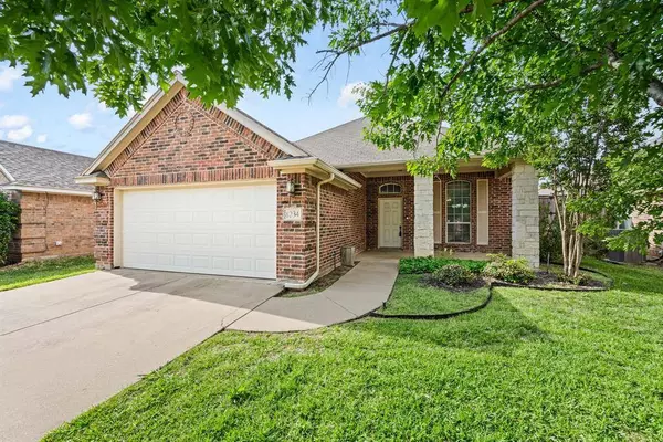 8234 Winter Falls Trail, Fort Worth, TX 76053