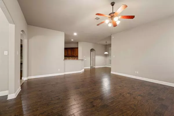 8234 Winter Falls Trail, Fort Worth, TX 76053