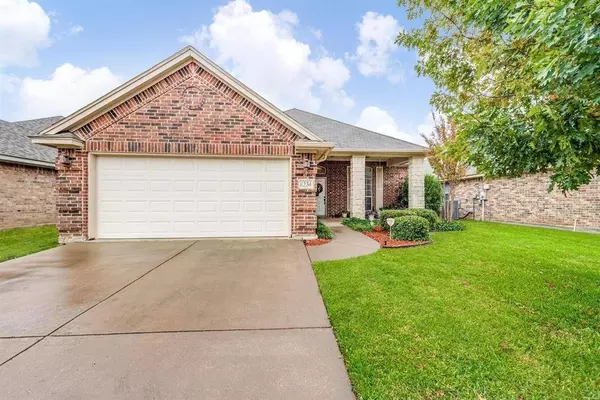 8234 Winter Falls Trail, Fort Worth, TX 76053