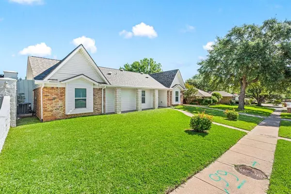 501 Eagle Drive, Bedford, TX 76021