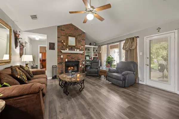 413 Kirkwood Drive, Lewisville, TX 75067