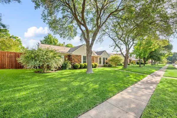 413 Kirkwood Drive, Lewisville, TX 75067