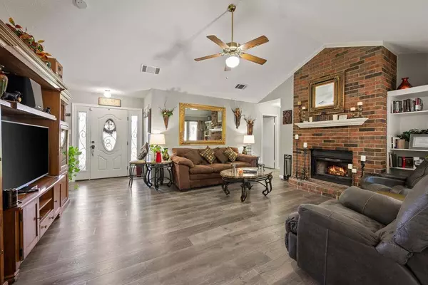 413 Kirkwood Drive, Lewisville, TX 75067