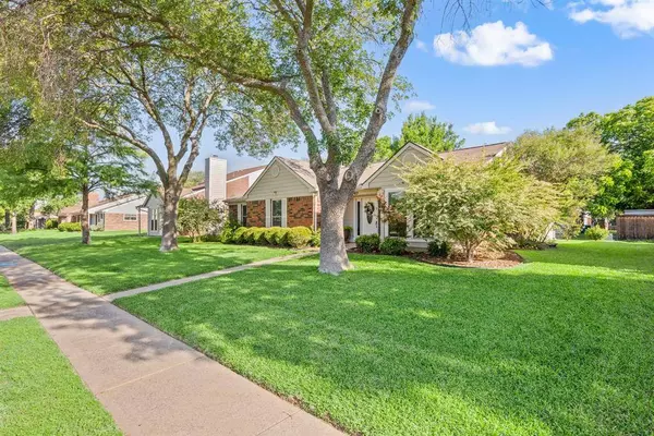 413 Kirkwood Drive, Lewisville, TX 75067