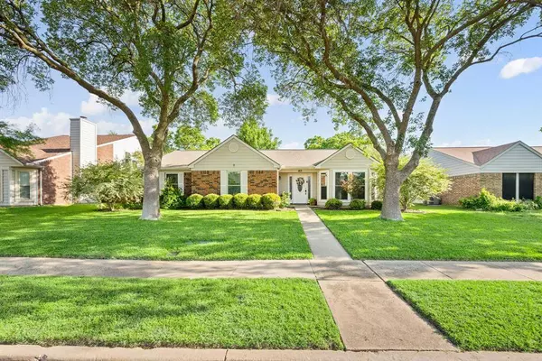 413 Kirkwood Drive, Lewisville, TX 75067