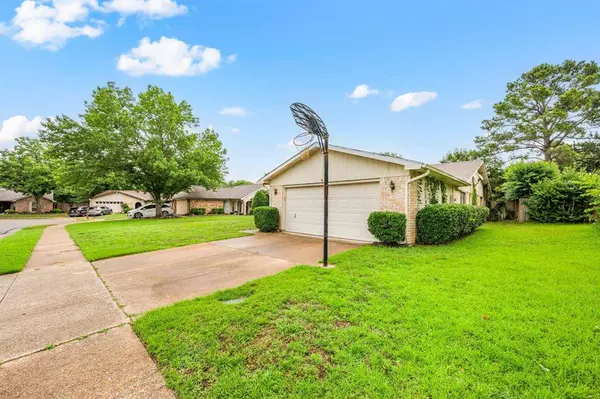 3712 Chittam Lane, Bedford, TX 76021