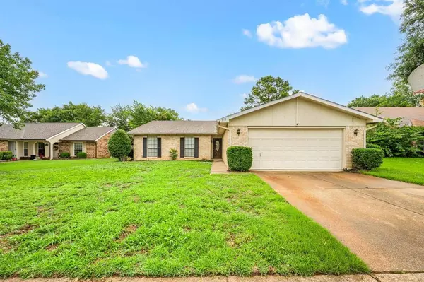 3712 Chittam Lane, Bedford, TX 76021