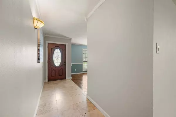 3712 Chittam Lane, Bedford, TX 76021