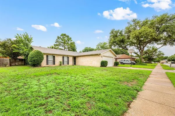 3712 Chittam Lane, Bedford, TX 76021