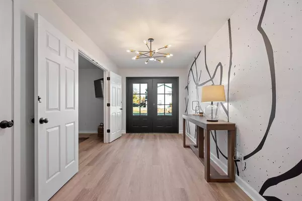 1706 Dunn Street, Grapevine, TX 76051