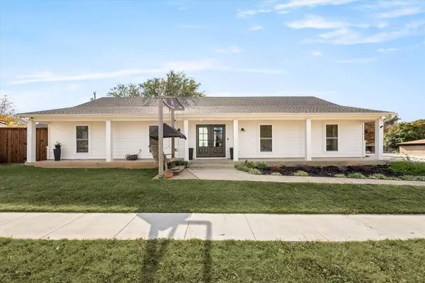 1706 Dunn Street, Grapevine, TX 76051
