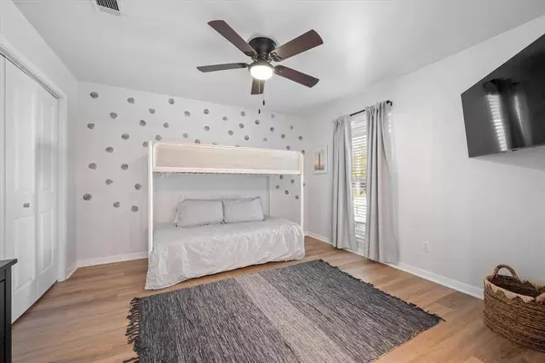 1706 Dunn Street, Grapevine, TX 76051