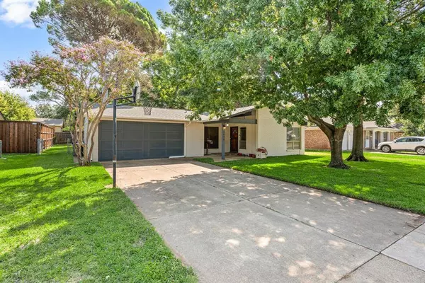 1008 Fayette Drive, Euless, TX 76039