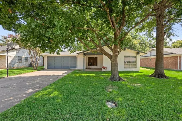 1008 Fayette Drive, Euless, TX 76039