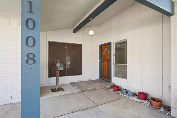 1008 Fayette Drive, Euless, TX 76039