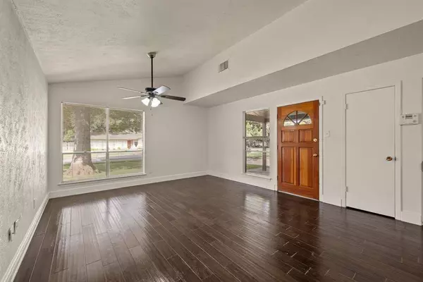 1008 Fayette Drive, Euless, TX 76039