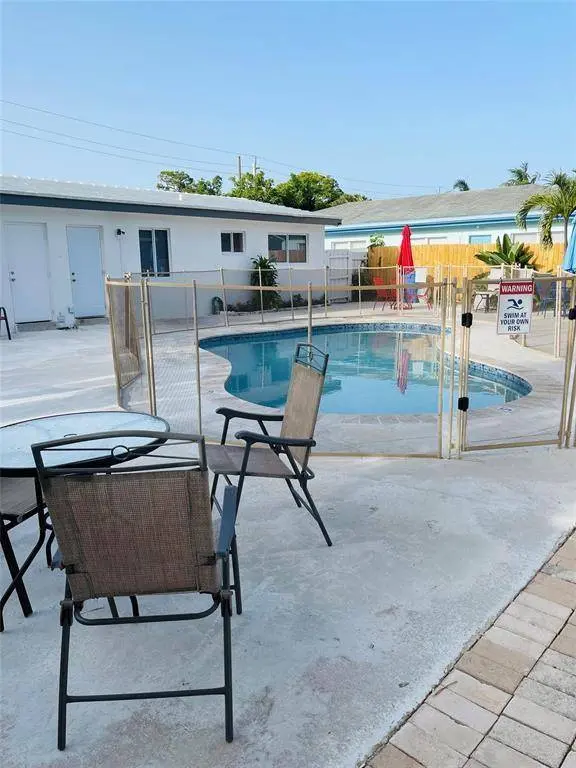 684 NE 37th ST #3, Oakland Park, FL 33334