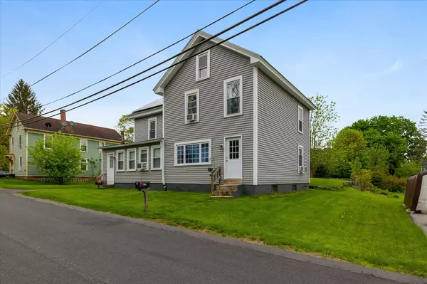 9 Green St, Brookfield, MA 01506-1647