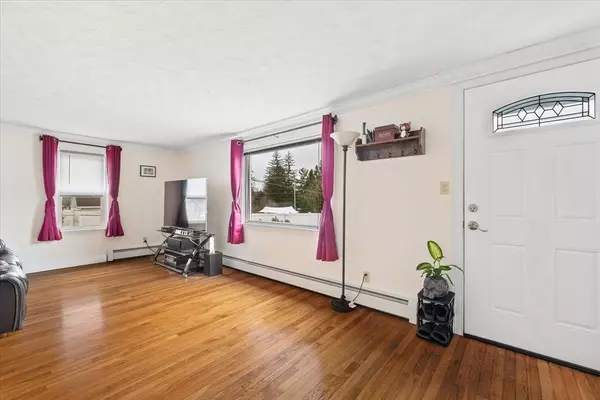 6 Pinehurst Drive, Webster, MA 01570