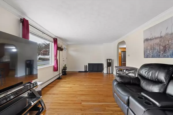 6 Pinehurst Drive, Webster, MA 01570