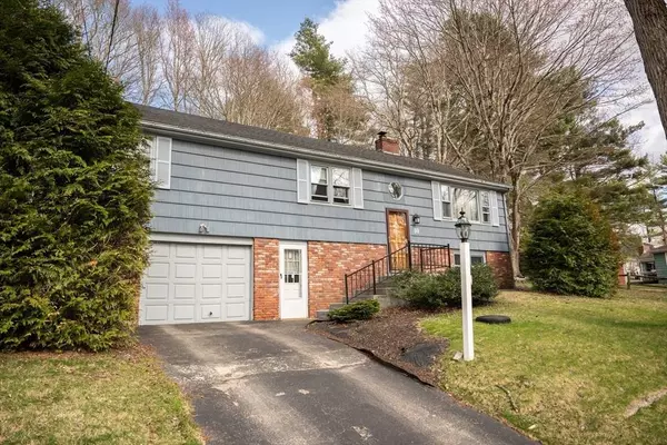 10 Chris Rd, Oxford, MA 01540