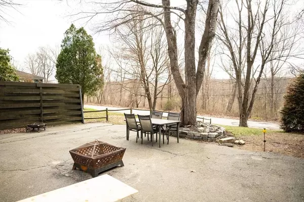 10 Chris Rd, Oxford, MA 01540