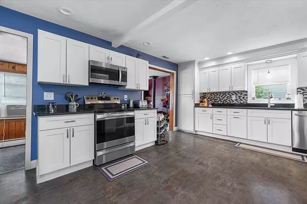 9 Green St, Brookfield, MA 01506