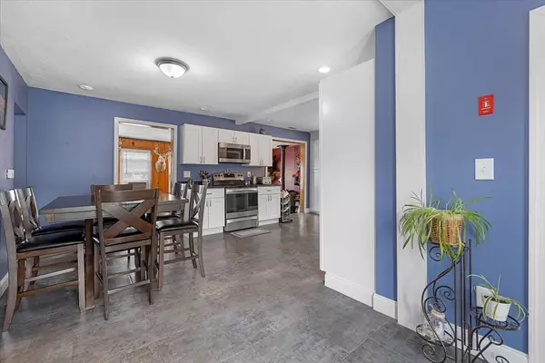 9 Green St, Brookfield, MA 01506