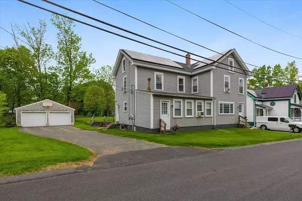 9 Green St, Brookfield, MA 01506