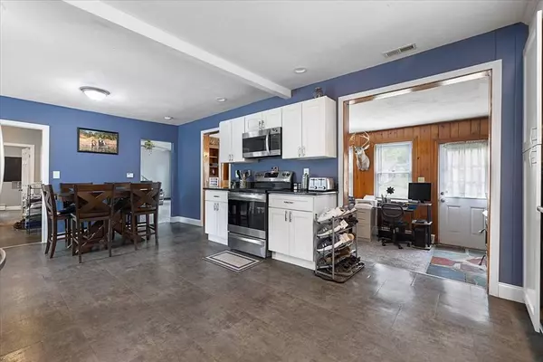 9 Green St, Brookfield, MA 01506