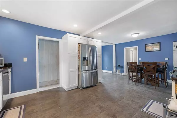 9 Green St, Brookfield, MA 01506