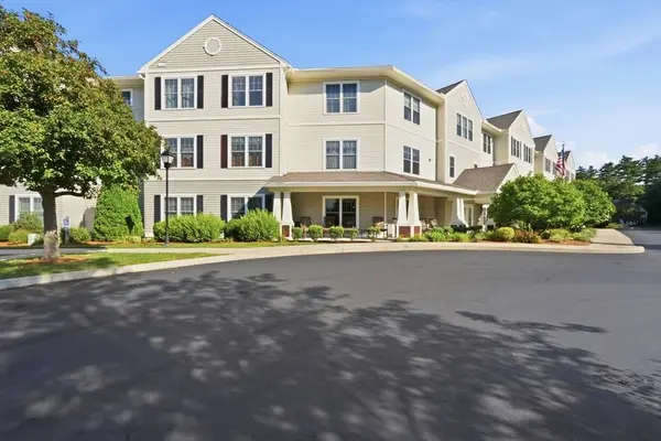 7 Crescent Way #306, Sturbridge, MA 01518