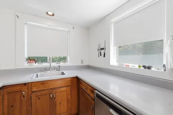 18 Fiske Hill Rd, Sturbridge, MA 01566