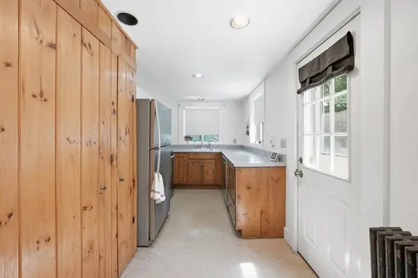 18 Fiske Hill Rd, Sturbridge, MA 01566