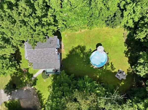 18 Fiske Hill Rd, Sturbridge, MA 01566