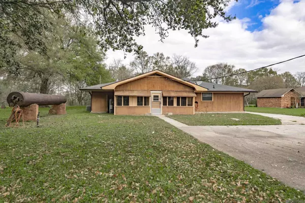 60245 Bayou Rd, Plaquemine, LA 70764