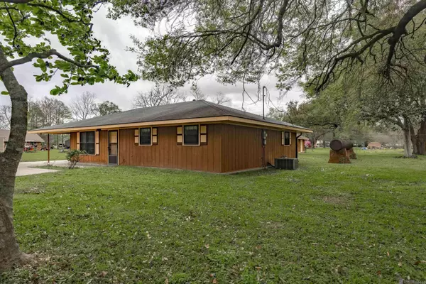 60245 Bayou Rd, Plaquemine, LA 70764