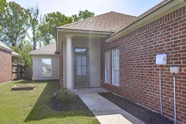 5267 Eastbay Dr, Baton Rouge, LA 70820