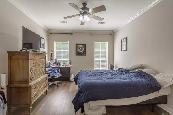 5267 Eastbay Dr, Baton Rouge, LA 70820