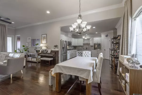 8324 Valencia Ct, Baton Rouge, LA 70820