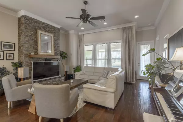 8324 Valencia Ct, Baton Rouge, LA 70820