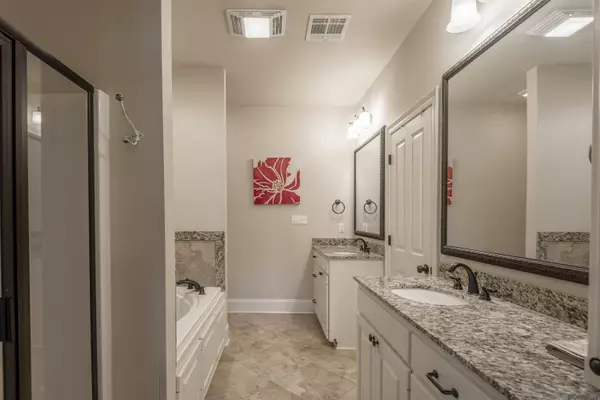 8324 Valencia Ct, Baton Rouge, LA 70820