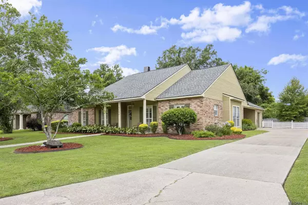 6104 Destrahan Drive, Baton Rouge, LA 70820