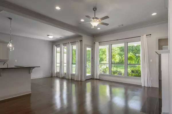 8261 Valencia Ct, Baton Rouge, LA 70820