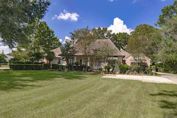 1227 Westchester Dr, Saint George, LA 70810