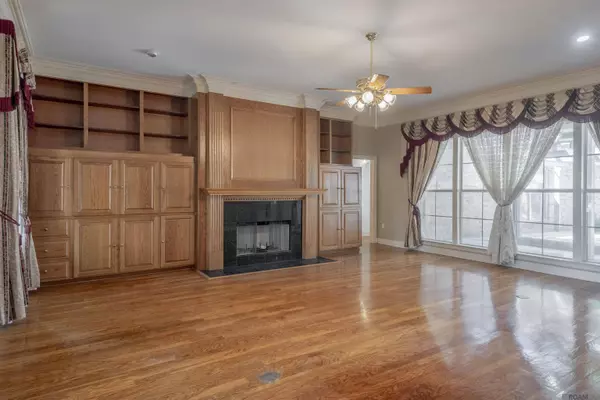 1227 Westchester Dr, Saint George, LA 70810