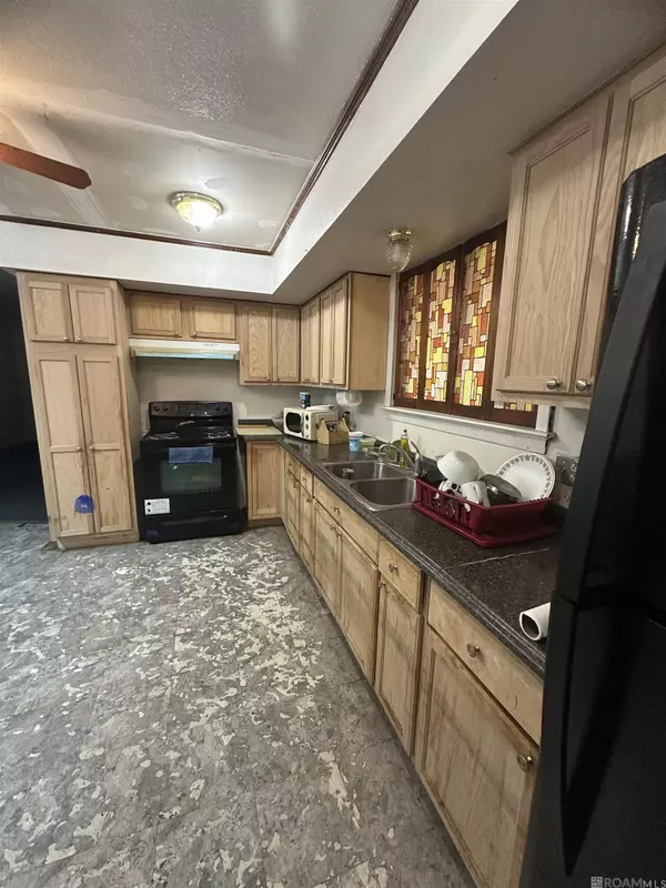 9567 W Pomona Dr, Baton Rouge, LA 70815